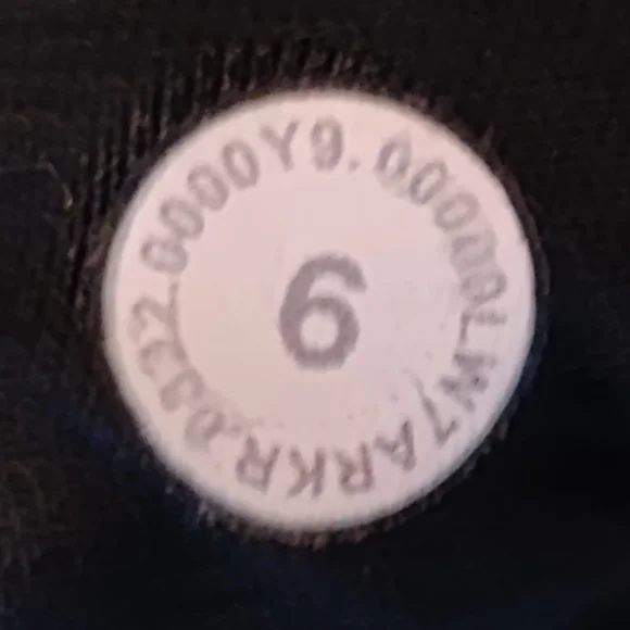 Lululemon Hotty Hot Short II *2.5", Black, Size 6 - Picture 15 of 15